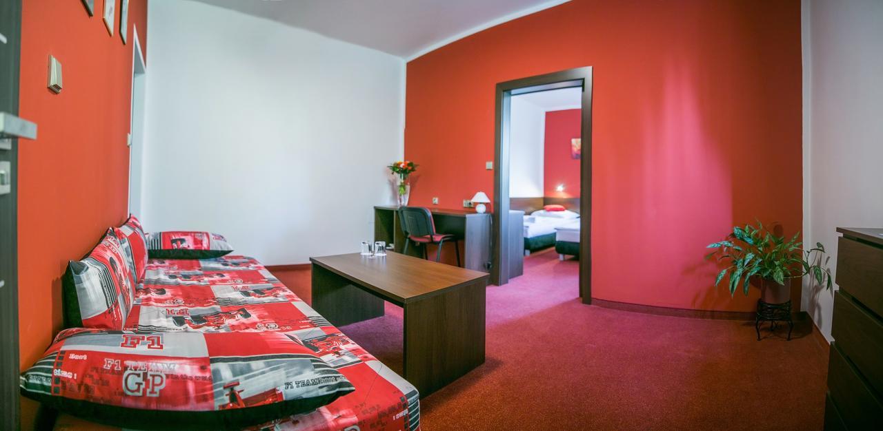 Hotel Best 俄斯特拉发 外观 照片